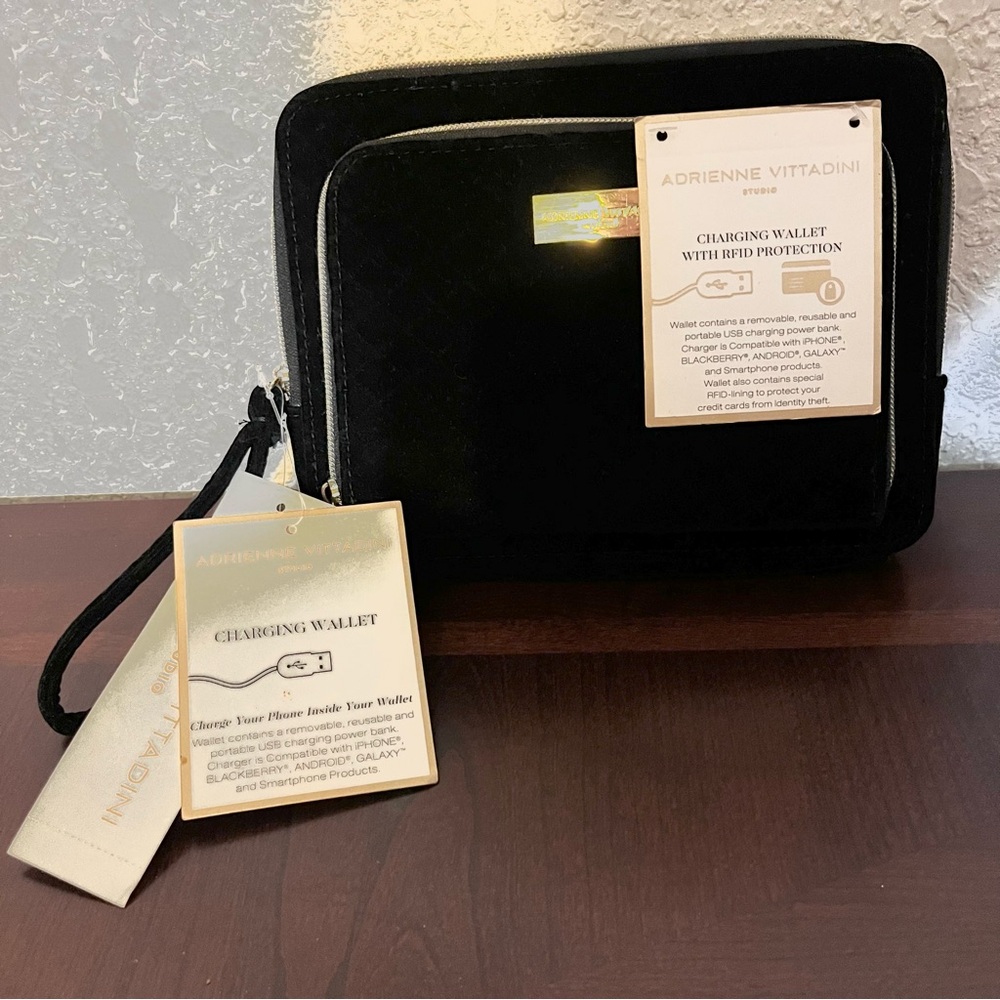 Black Velvet Quilted Charging Wristlet - Picture 1 of 12